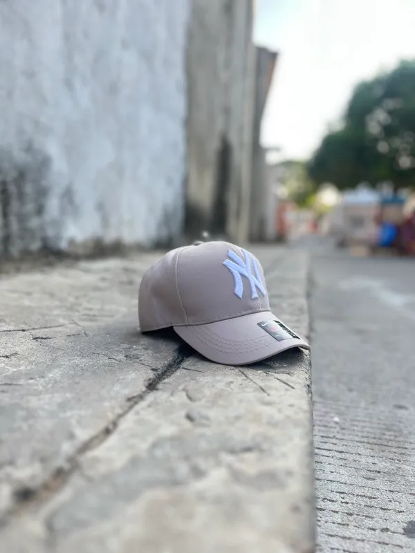 Gorra · NY, Beisboleras, Beige con blanco