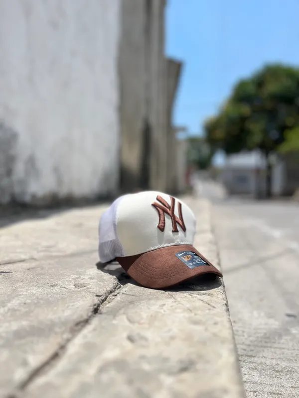 Gorra · NY blanco con marrón, Camioneras