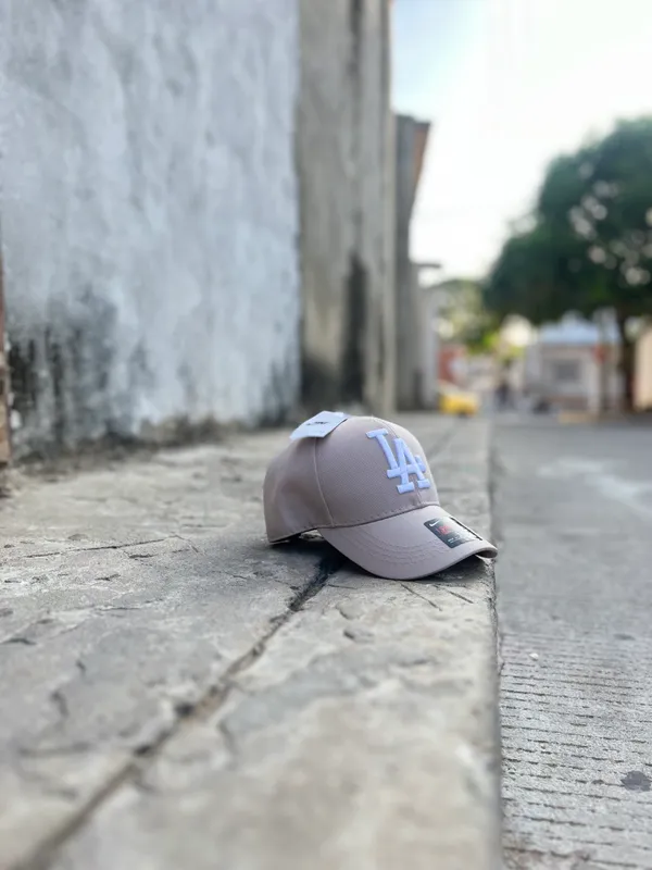 Gorra · LA, Beisboleras, Beige con blanco