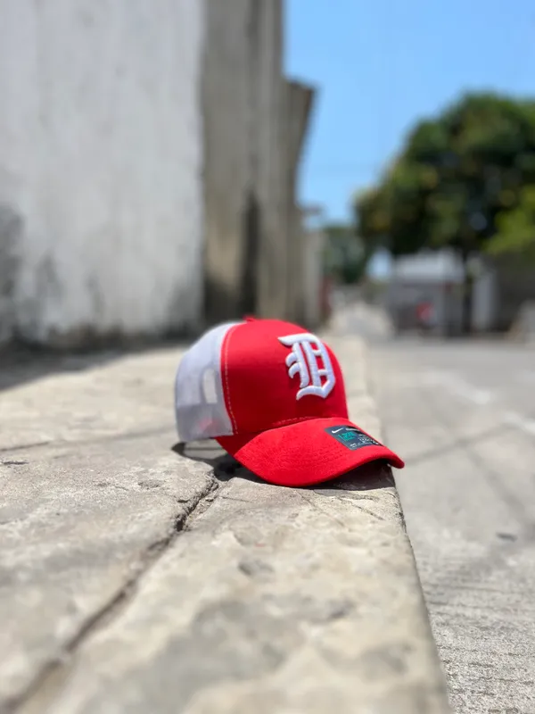 Gorra · Detroit rojo con blanco, Camioneras